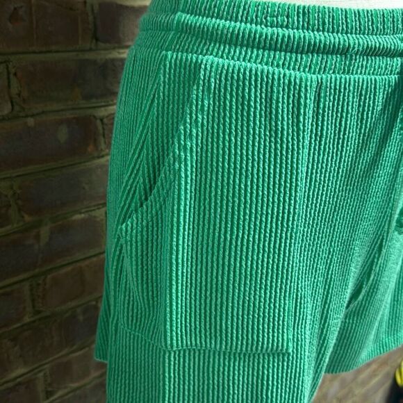 Bucket List Women’s Green Ribbed Drawstring Shorts Size Medium NEW - Picture 4 of 8